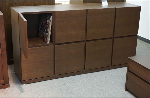 オスロ160cm幅2段キャビネット ウォールナット材 LPレコード収納例