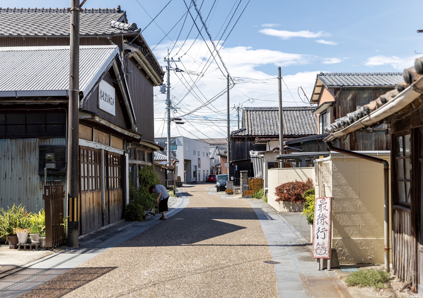 大川市の家具産地の街並みと工場の風景