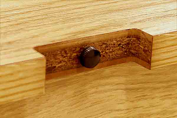 転倒防止金具留め