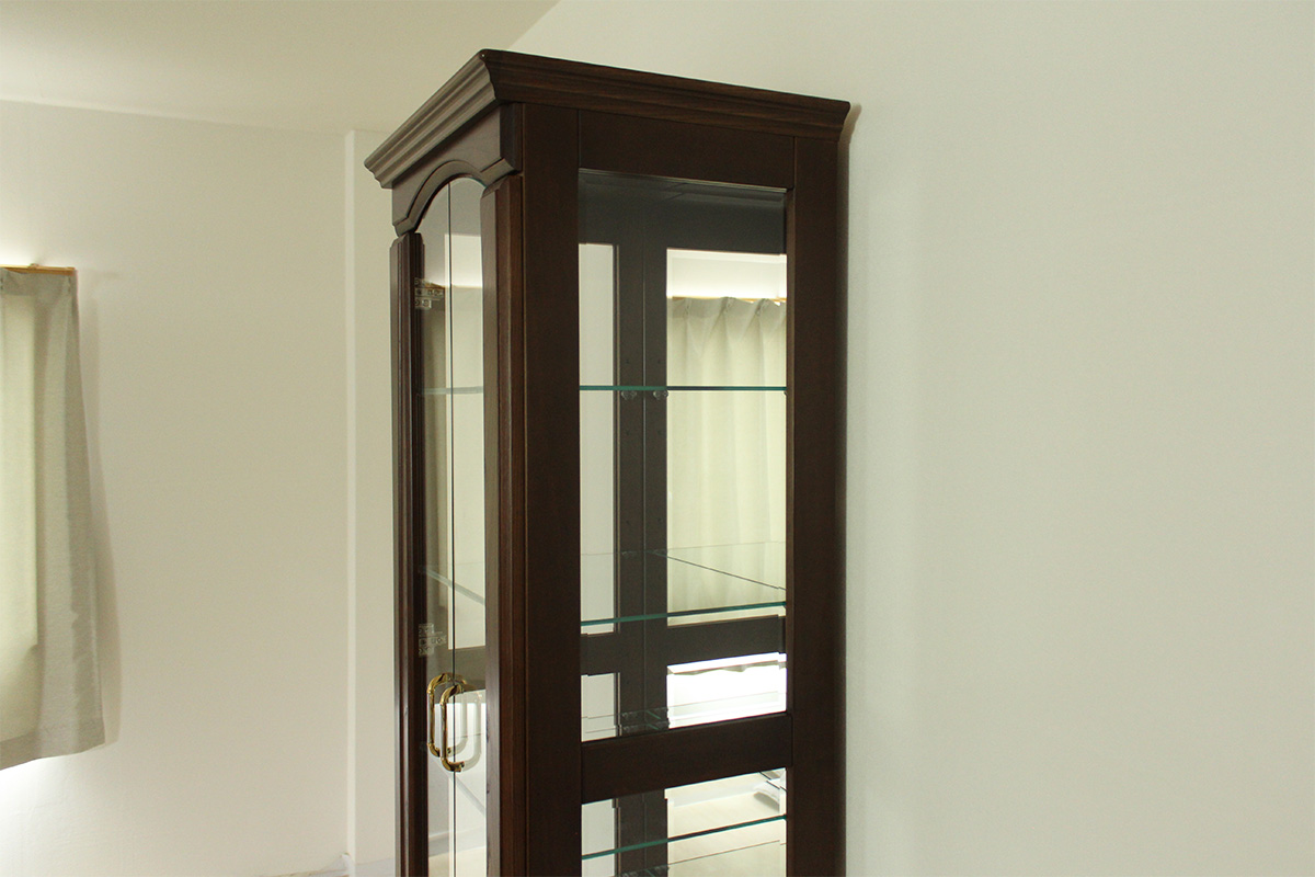 側面も無垢材とガラス