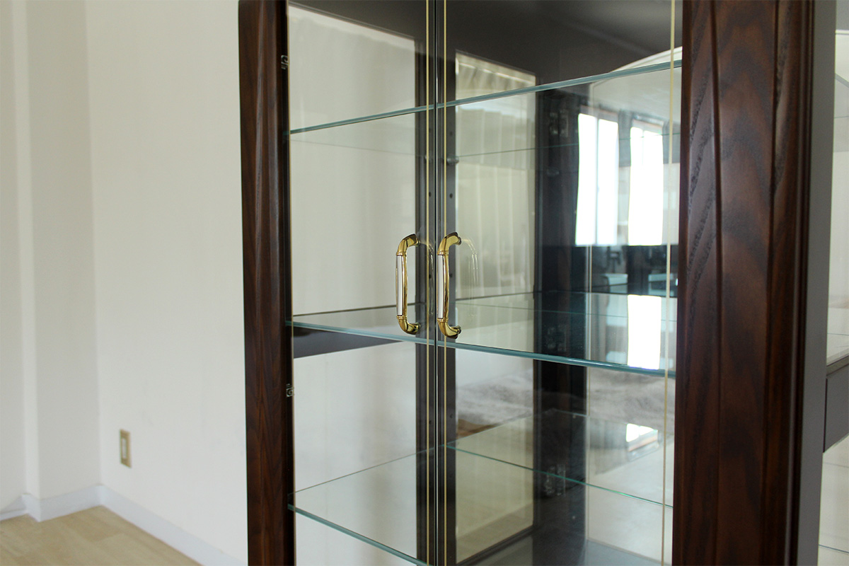 強化ガラスの扉