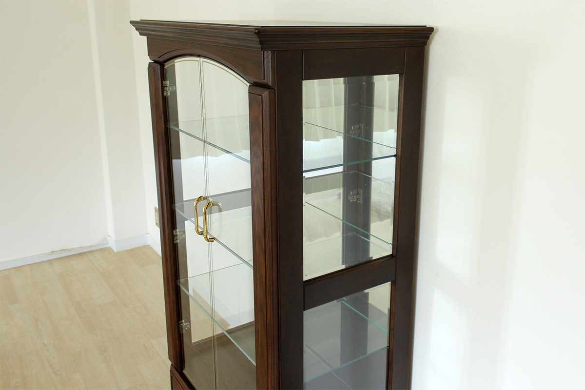 側面も無垢材とガラス