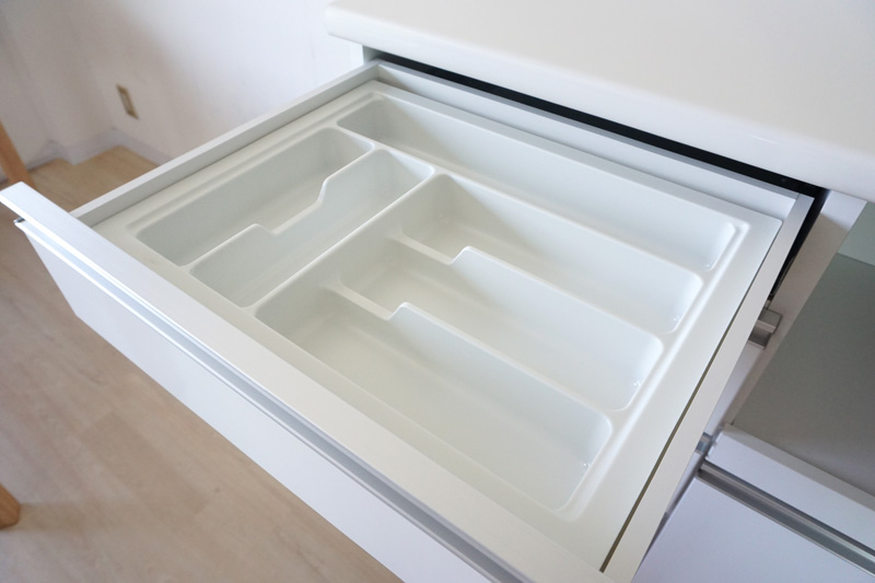 カトラリー用トレイ付き