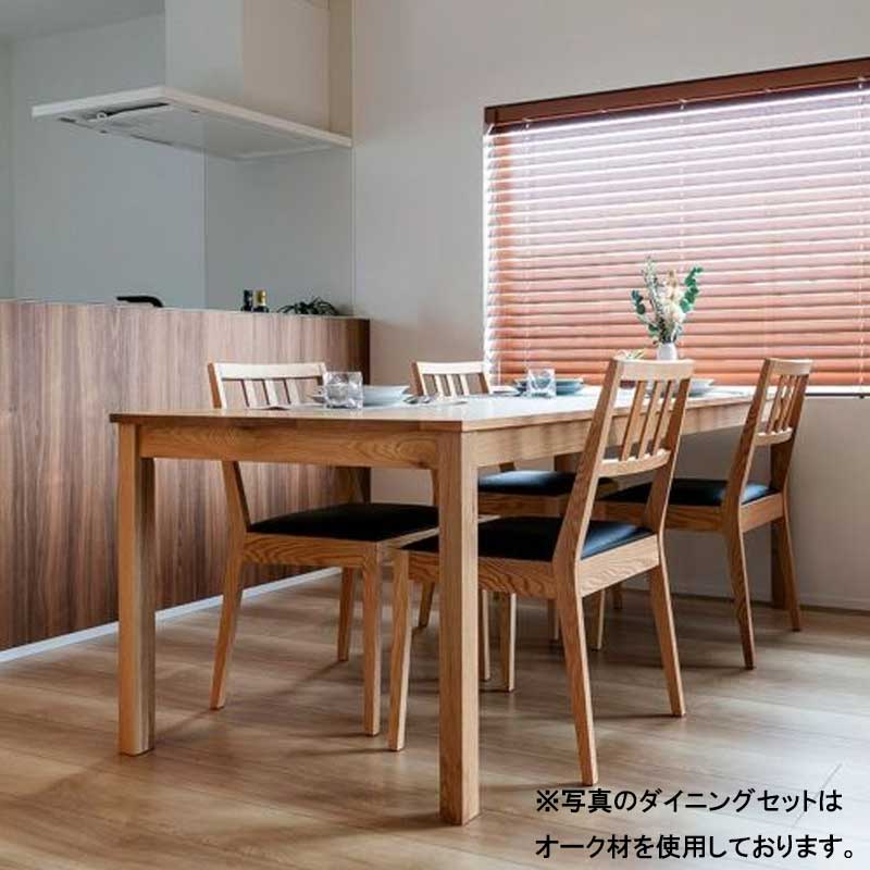 ダイニングチェアー「トリノ」は壁や床がウォールナット材で暗い感じでも、家具のオーク材も無垢材だからお部屋を暗くなり過ぎず馴染みます。