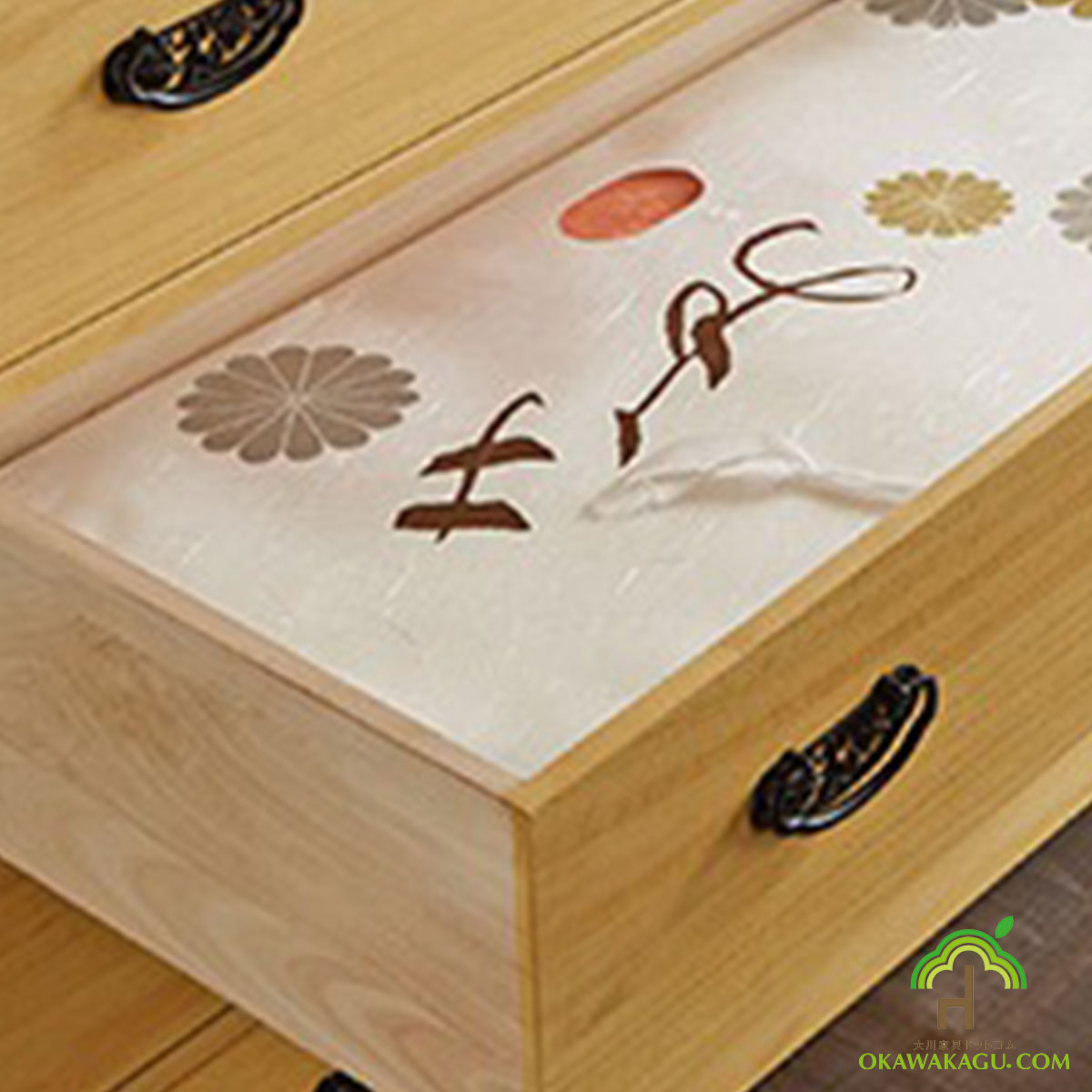 総桐民芸着物たんす　唐草は、カキ板の厚みもしっかりあります。※カキ板とは引出し側面の板の事です