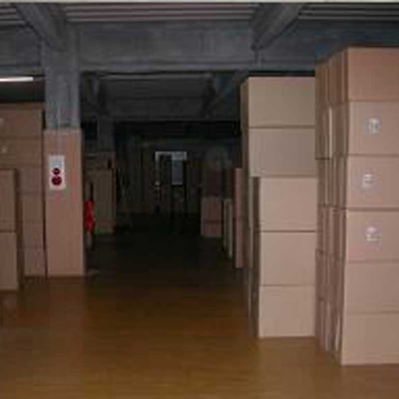 幅76センチ「エコル」カップボードは、明治32年創業の箱物工場にて熟練の職人が、1本1本手作業にて国内製造(日本製)しております。