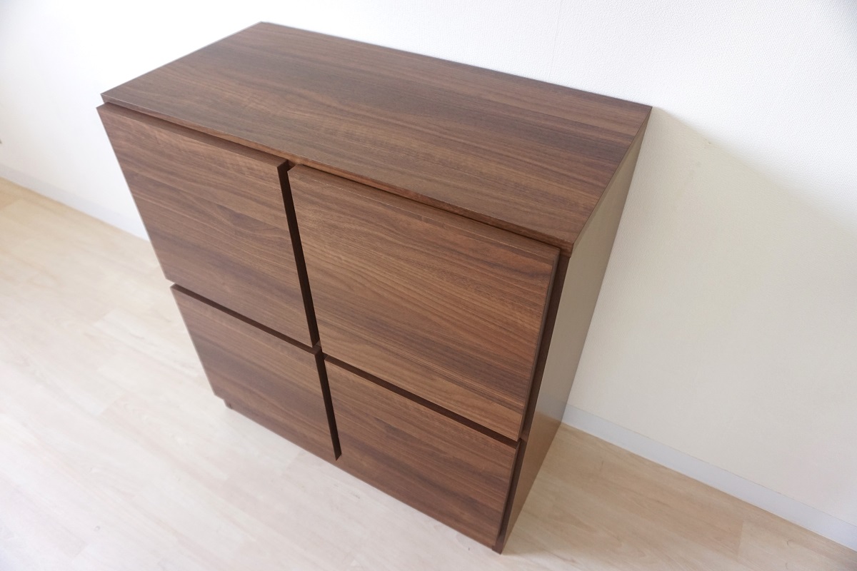 ウォールナット調柄がお部屋を引き立ててくれる