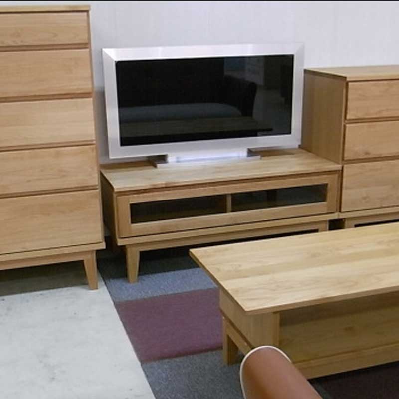 118センチ幅サイドボード「モニカ」は、リビング一式をアルダー無垢材天然木家具で揃えられるシリーズあります。