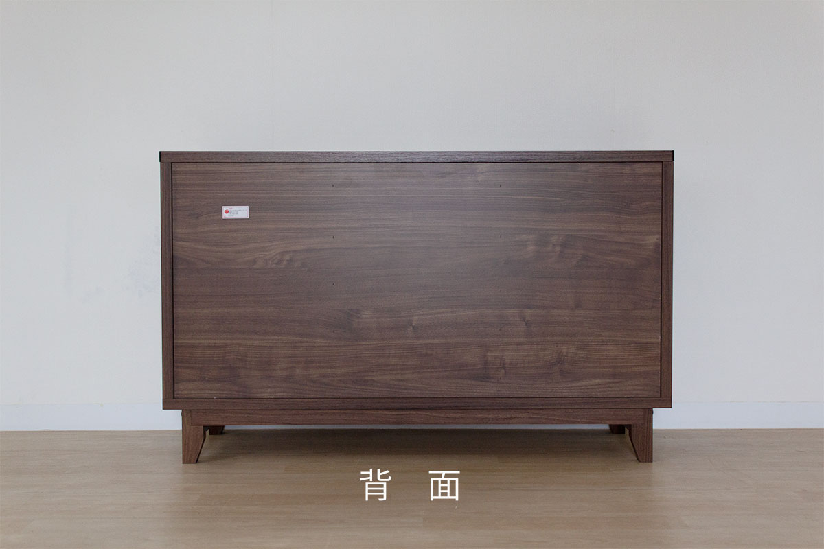 幅119センチサイドボード「OSソリエ」ウォールナット材は、裏面も化粧仕上げで間仕切りにも使えます