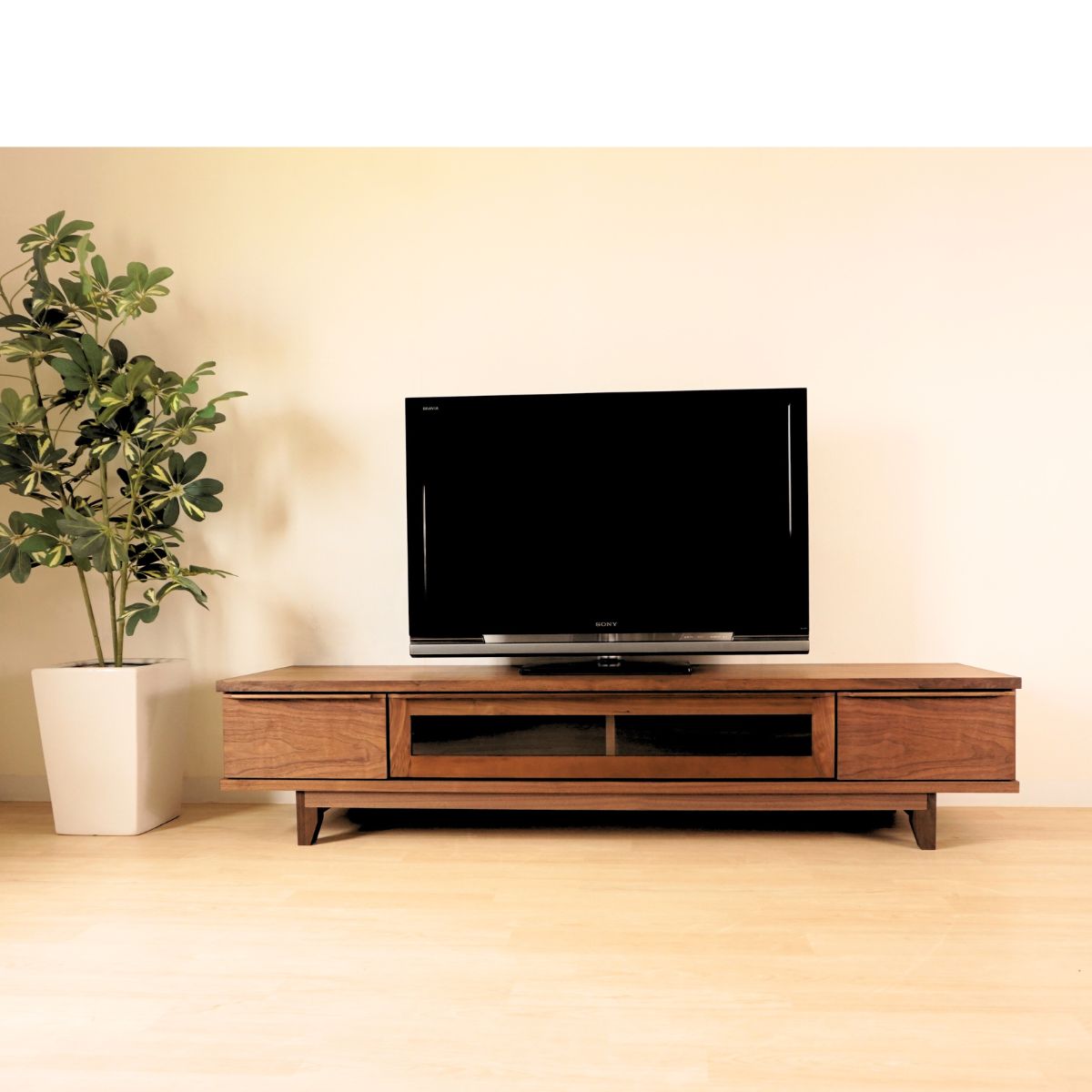 ウォールナットリビングインテリア