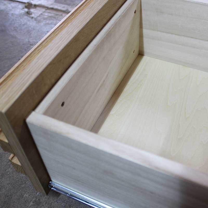 180センチ幅テレビボード「バジル」ウォールナット材は、左右に箱組の引き出があり丈夫で長持ち。