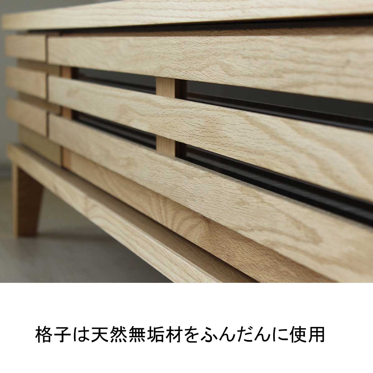 180センチ幅テレビボード「セゾン」レッドーク材は、引き出しや扉枠は無垢材を使用していますので、木目が野趣あふれる雰囲気です。