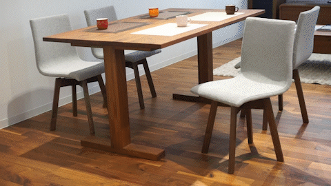 ロタンテ回転チェアはスーッと座れる