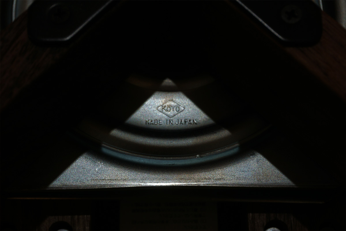 回転軸は日本製（MEID IN JAPAN)のものを使用。