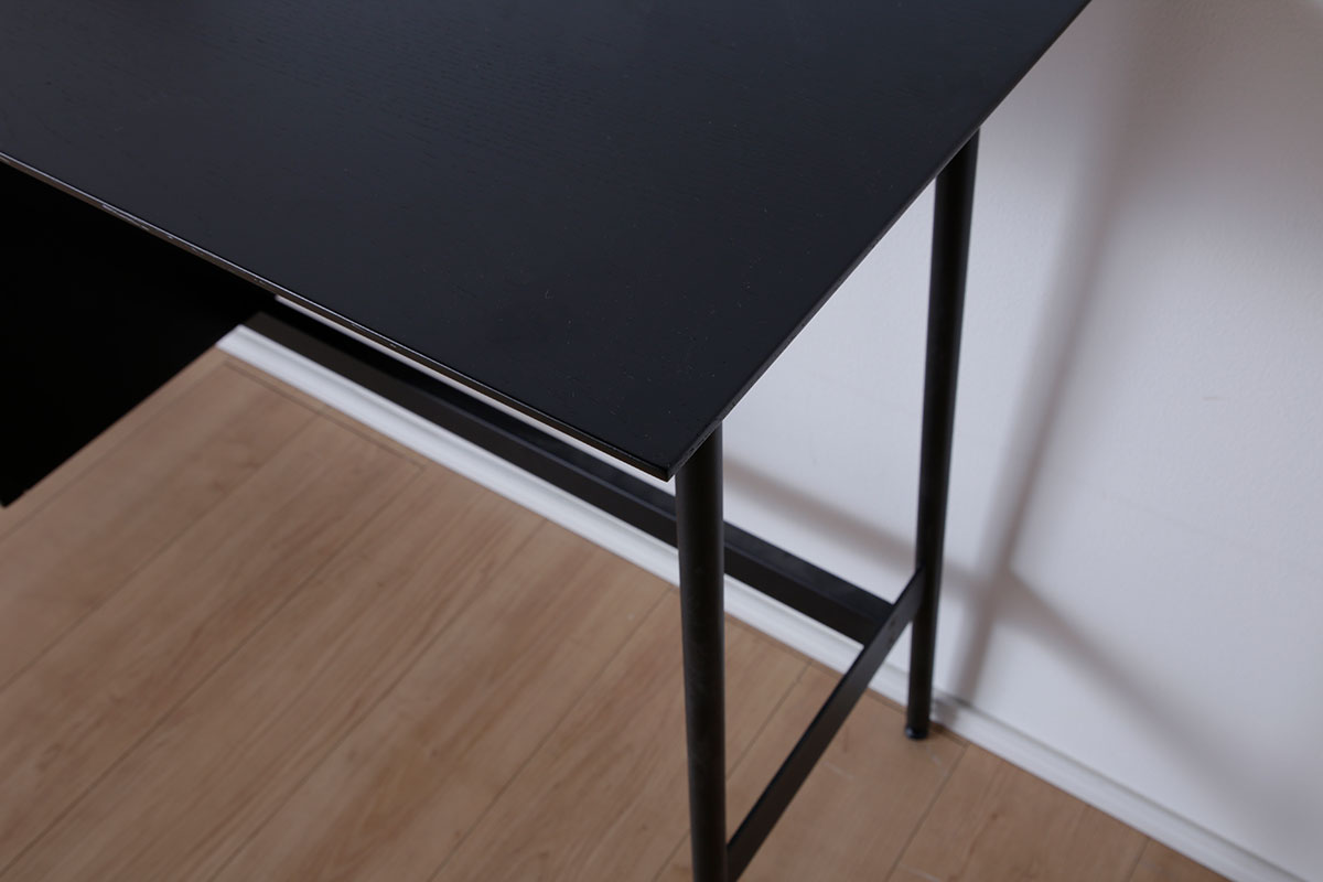 スタイリッシュなアイアン脚