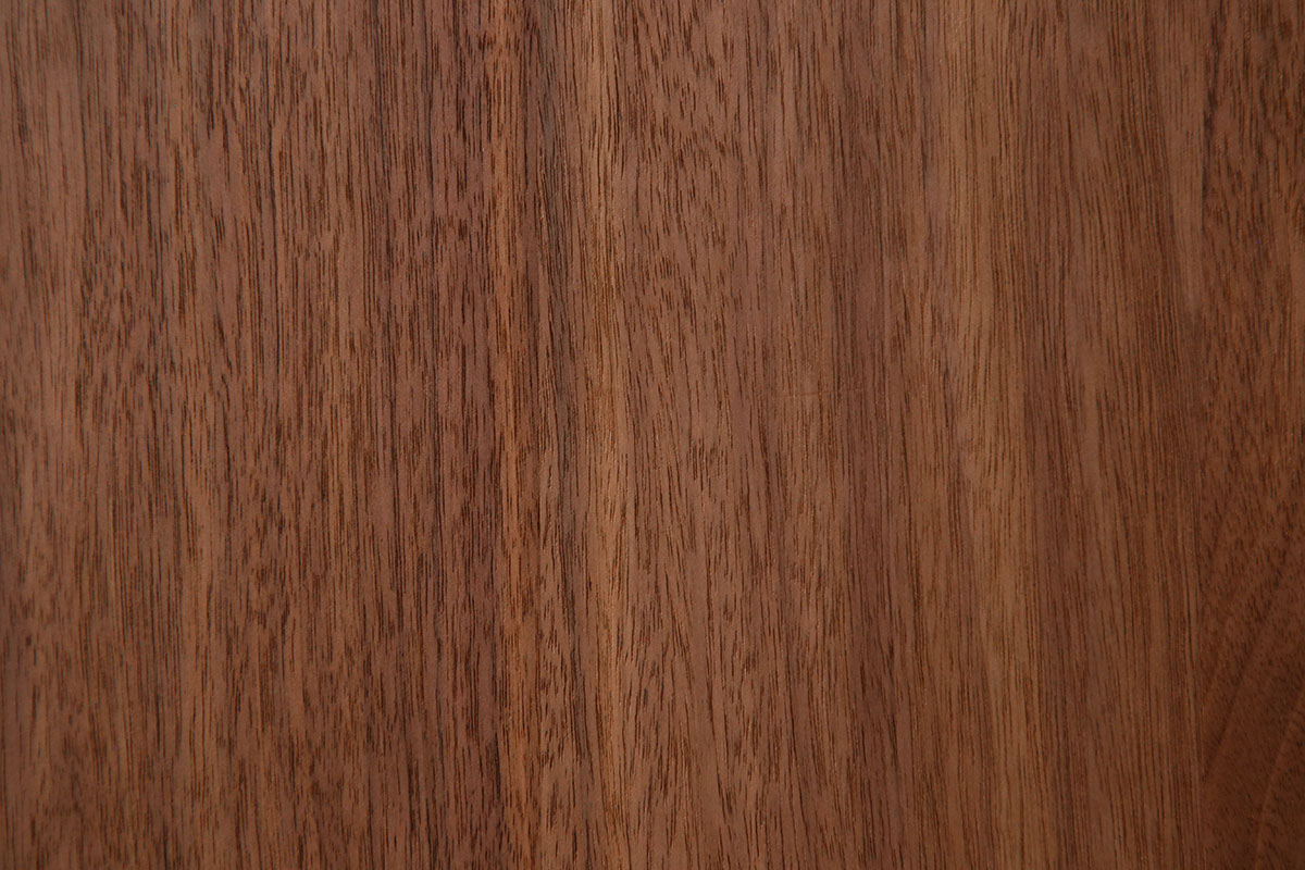 高級感のあるウォールナット材