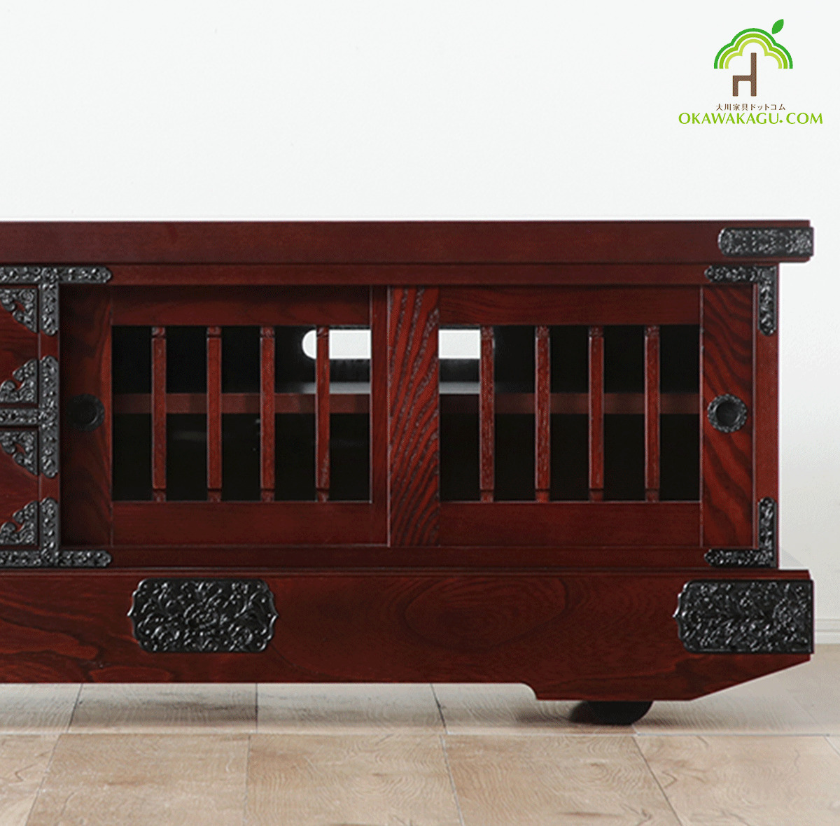 吉野民芸　幅120センチ　戸車たんすテレビ台は、前板は国産欅（けやき）の高価な木材の1枚板を使用。