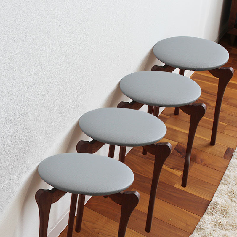 軽量(1.5kg)３本足スツール