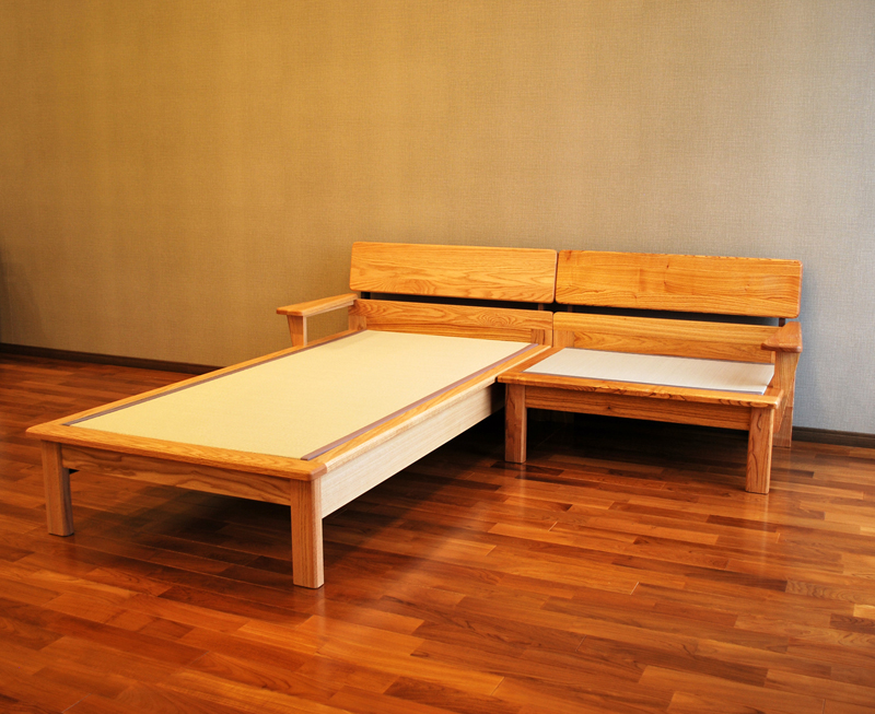 ベッドタイプ（シングル）と1.5人掛けを並べてカウチ型に