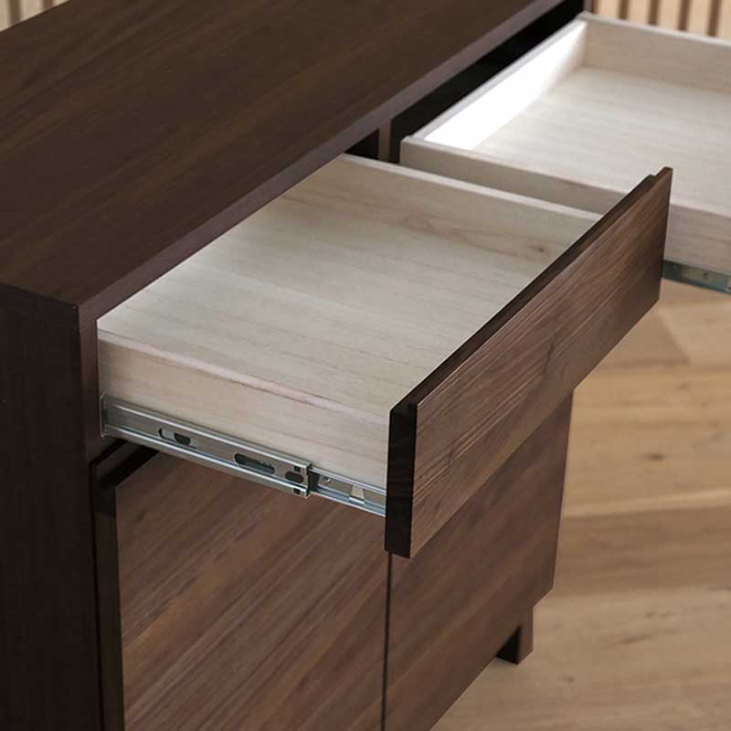 幅90センチキャビネット「レッチェ」ウォールナット材は、引き出しは、調湿性に優れた桐材、引出しのレールは、フルオープンスライドレール使用。