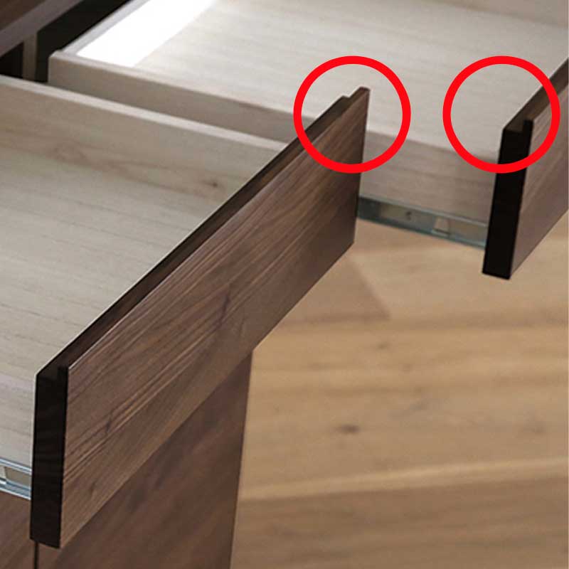 幅90センチキャビネット「レッチェ」ウォールナット材は、引手は上に溝を付ける事により見えにくい構造になっております