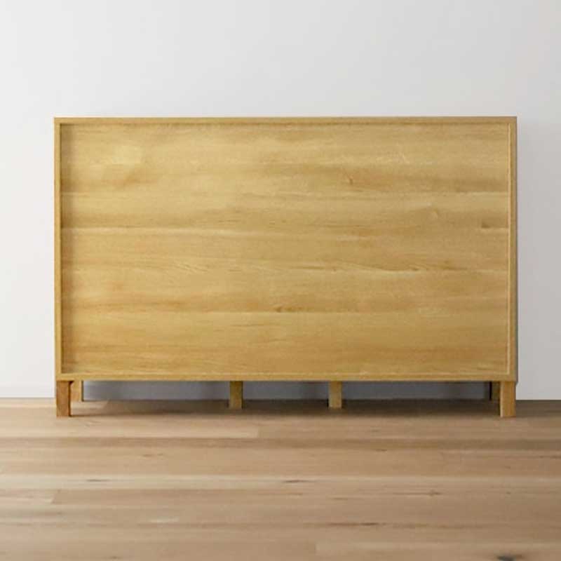 幅134センチキャビネット「レッチェ」ホワイトオーク材は、背面も奇麗に見えるようにプリント化粧仕上げです。