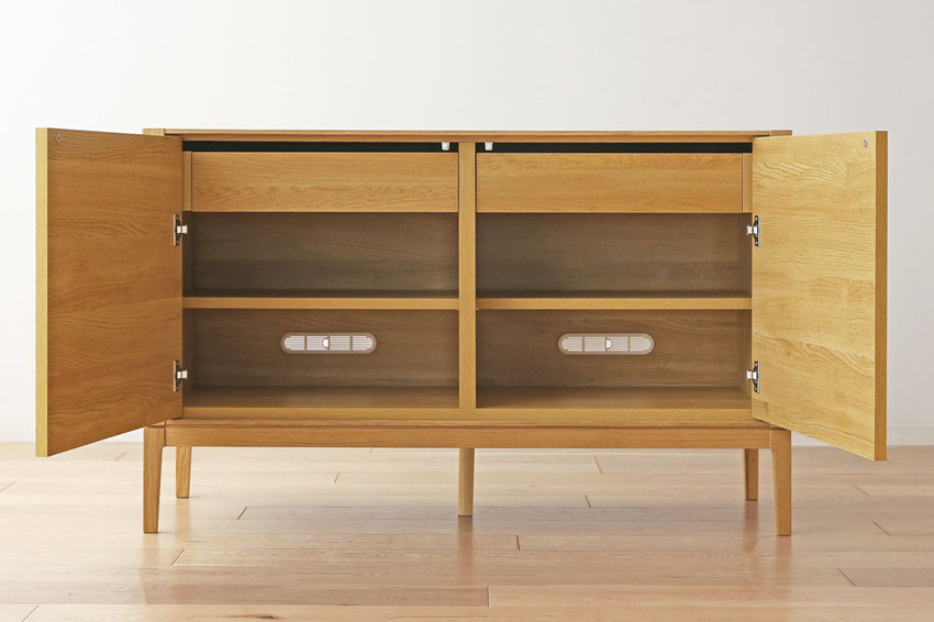 配線孔を配置した収納スペース