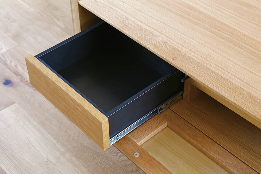 扉内部に引き出し取り付け