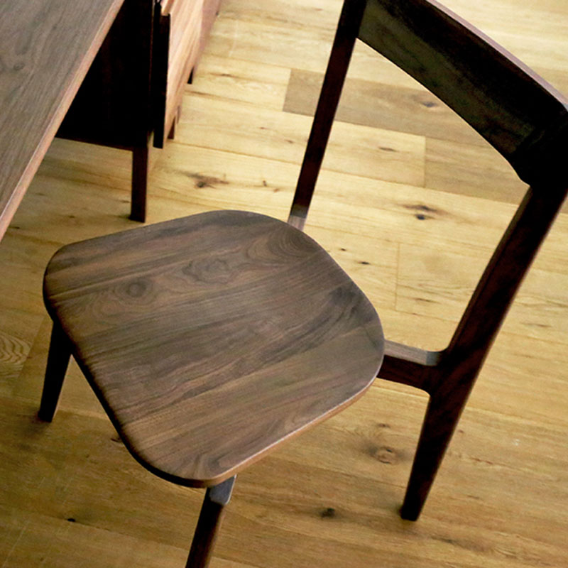 リアルトチェア　木座(ウォールナット材)は、自然な風合いのお部屋や和風にもにぴったりです。