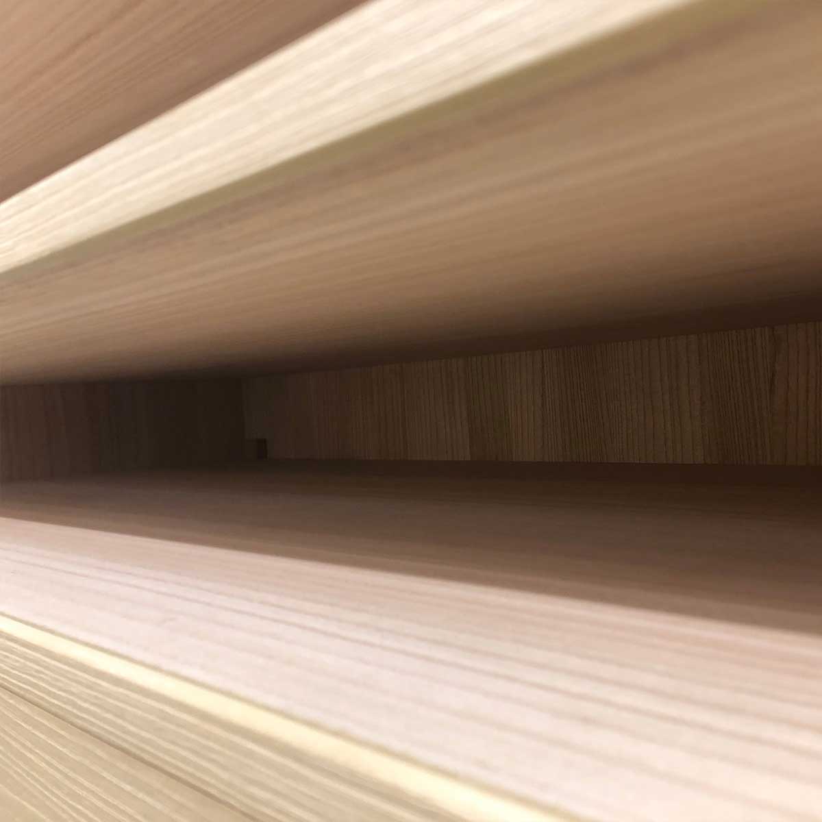 総桐着物たんす　日の出蘭は、壁板は割れることのない総桐合板6mmを使用