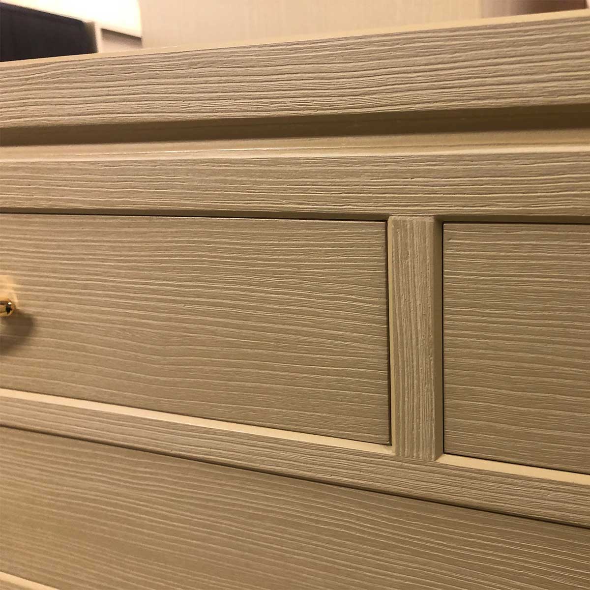 総桐着物たんす　日の出蘭は、安全性にも配慮し、国で定められている安全基準をクリアしているホルムアルデヒド放散等級F☆☆☆☆塗料を使用。