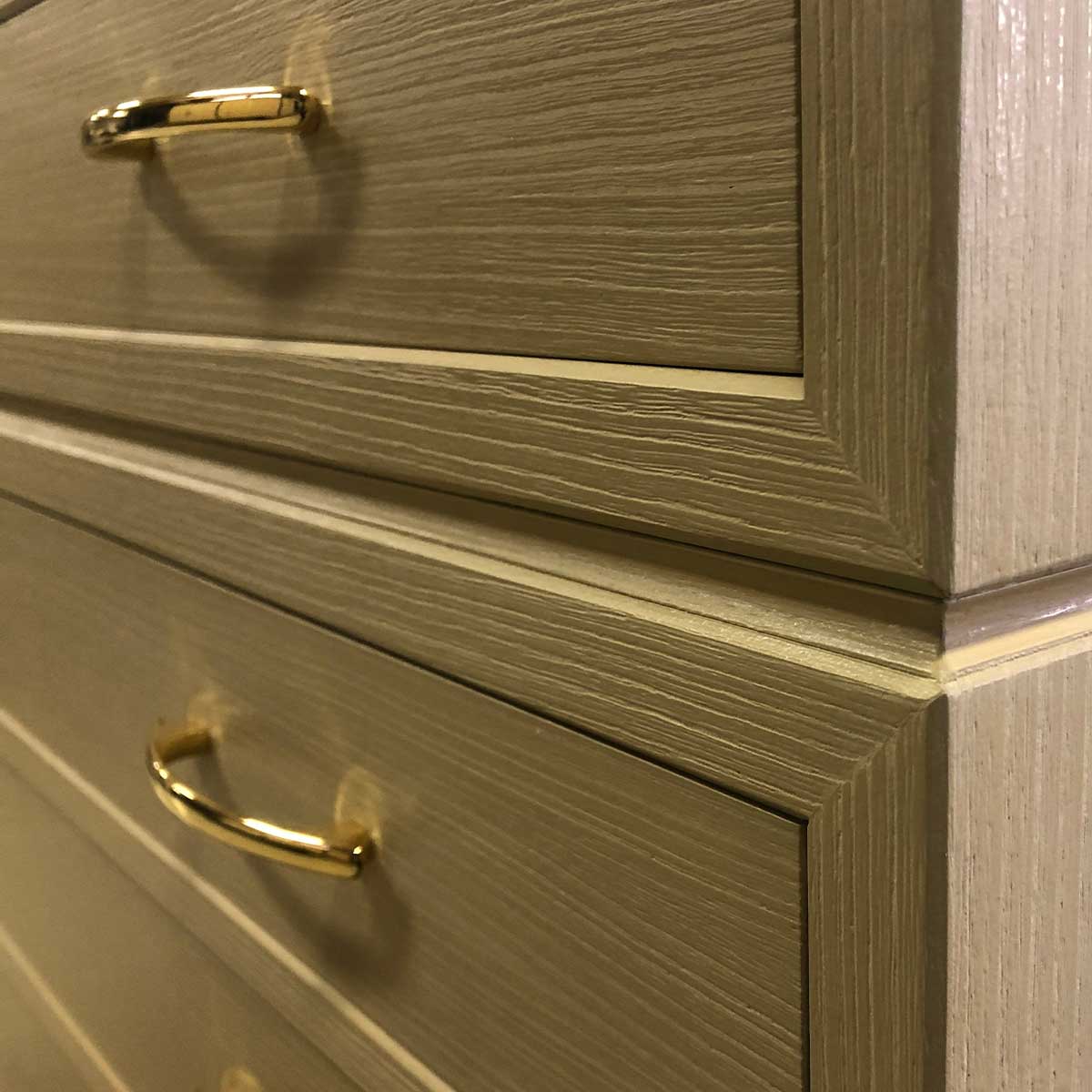 総桐着物たんす　日の出蘭は、光沢が美しい