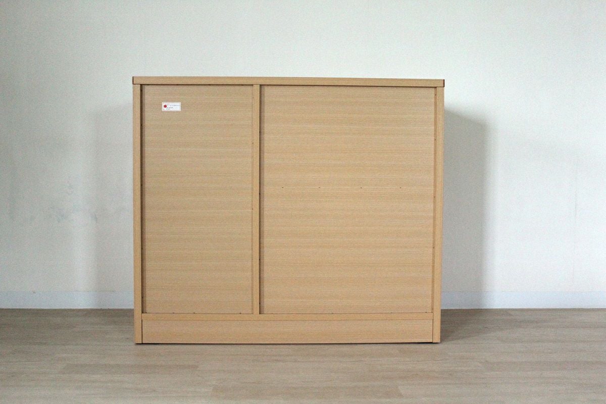 背面は合板そのままが多いですが、背面も奇麗に化粧されています