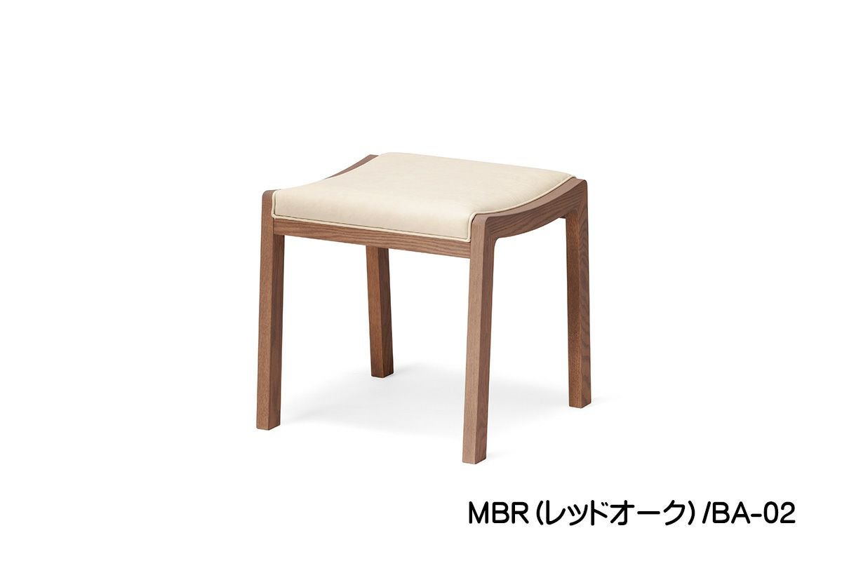 背もたれや肘掛がない1人用の椅子です。たくさん置きたい場合は