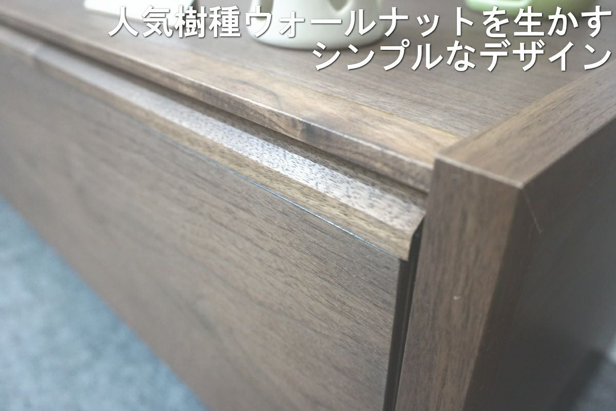 もっているデッキをシンプルに収納できるテレビリビングインテリア