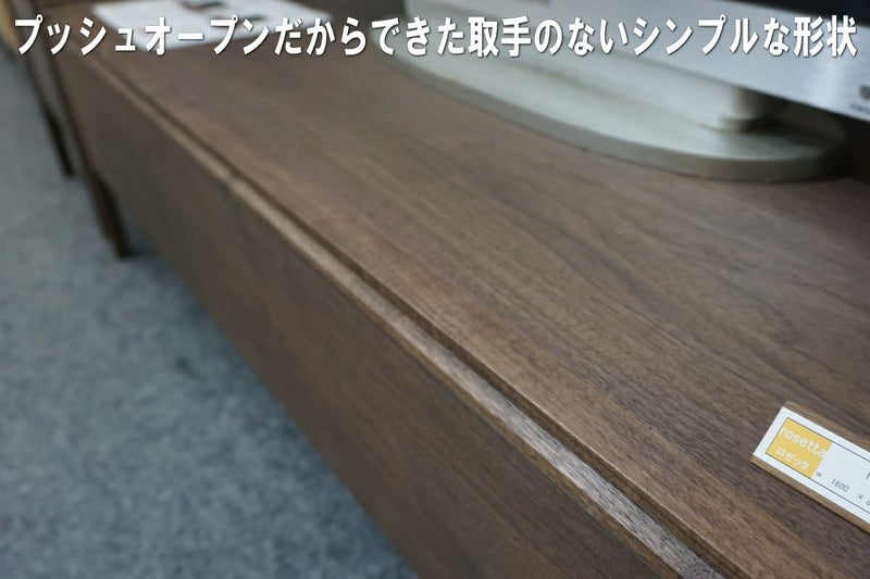 もっているデッキをシンプルに収納できるテレビリビングインテリア 