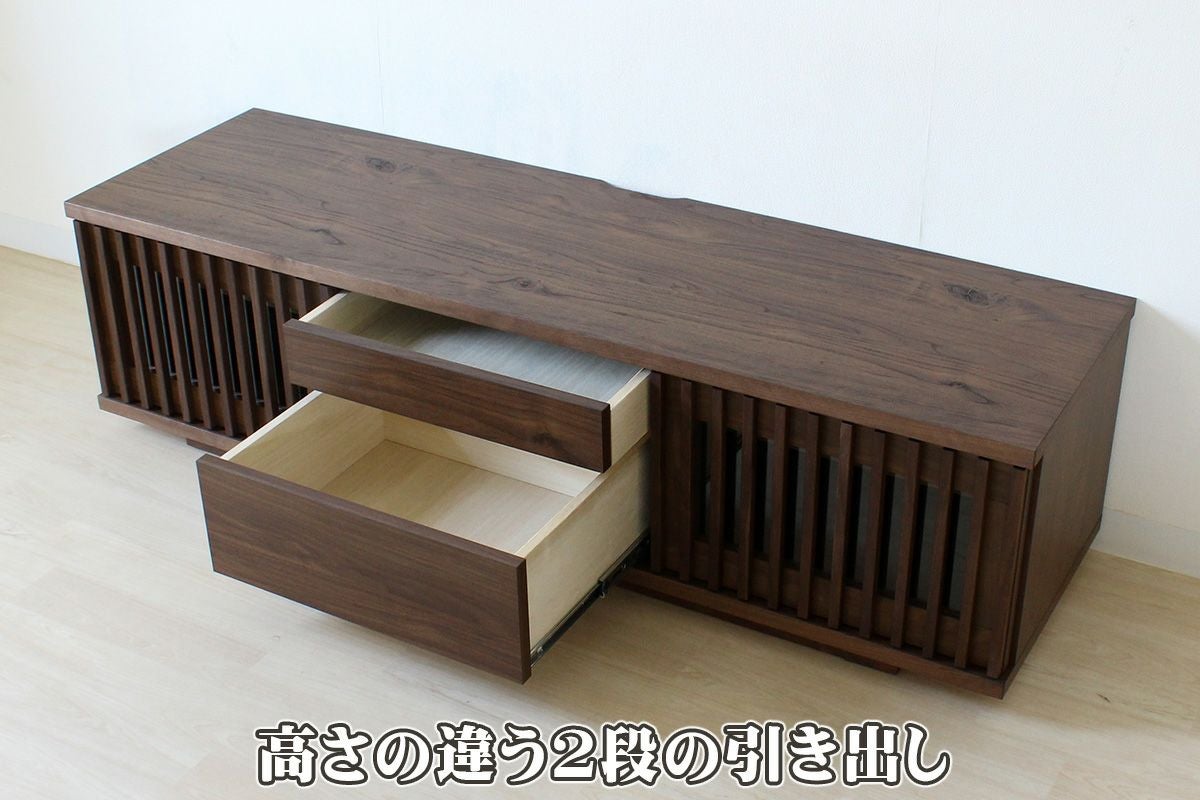 【紋別市発】大型　テレビ台　テレビボード　大きさ約　幅150.5×奥行41.5×高さ38.5㎝　左右ガラス扉・中央引き出し２個　木目調　キャスター付き　目立った傷なし　中古品　 横幅150cm】テレビ台 テレビボード 日本製 大川家具 幅150 / クープ