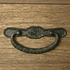 黒色金具の落ち着いた和風の飾り引手を使用しております
